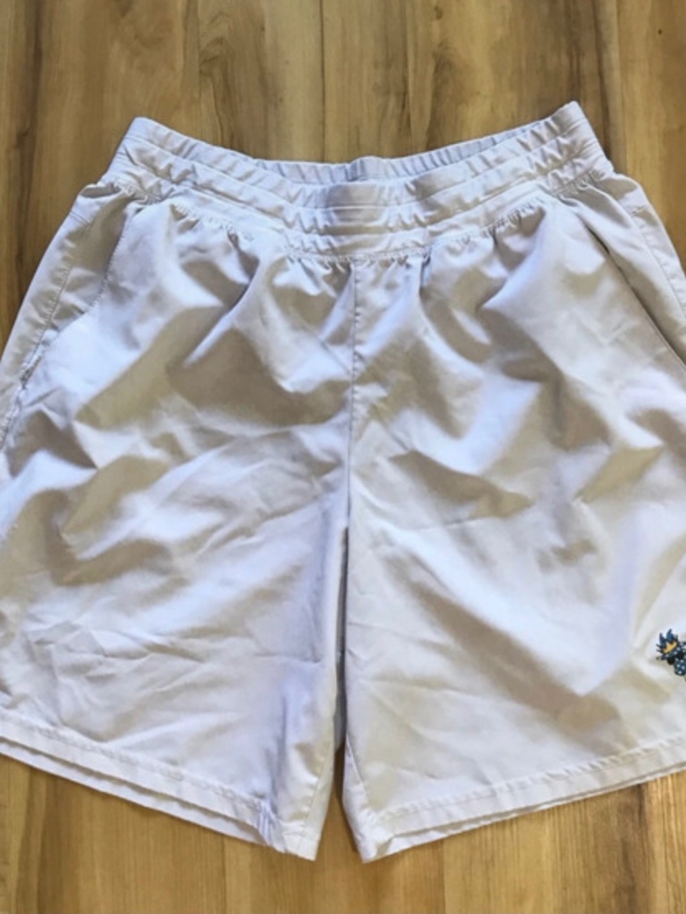 GOAT USA men’s active shorts size medium